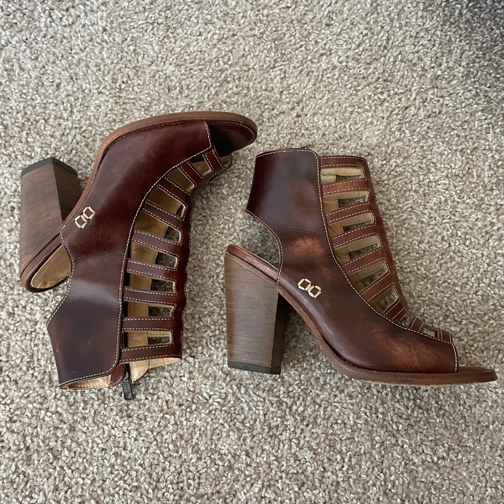 Bed Stu Brown Leather Cutout Block Heel Sandals - Picture 5 of 8